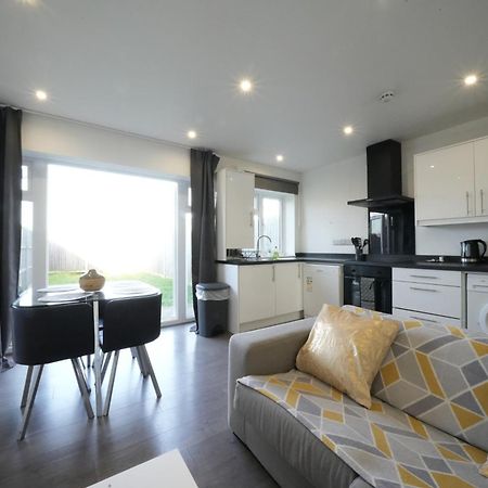 Hatton Apartments Heathrow Airport- Free Parking-Free Underground To And From Heathrow Airport Hatton Cross See Picture-See London Fast Hatton Cross To Central London 30Min Eksteriør billede