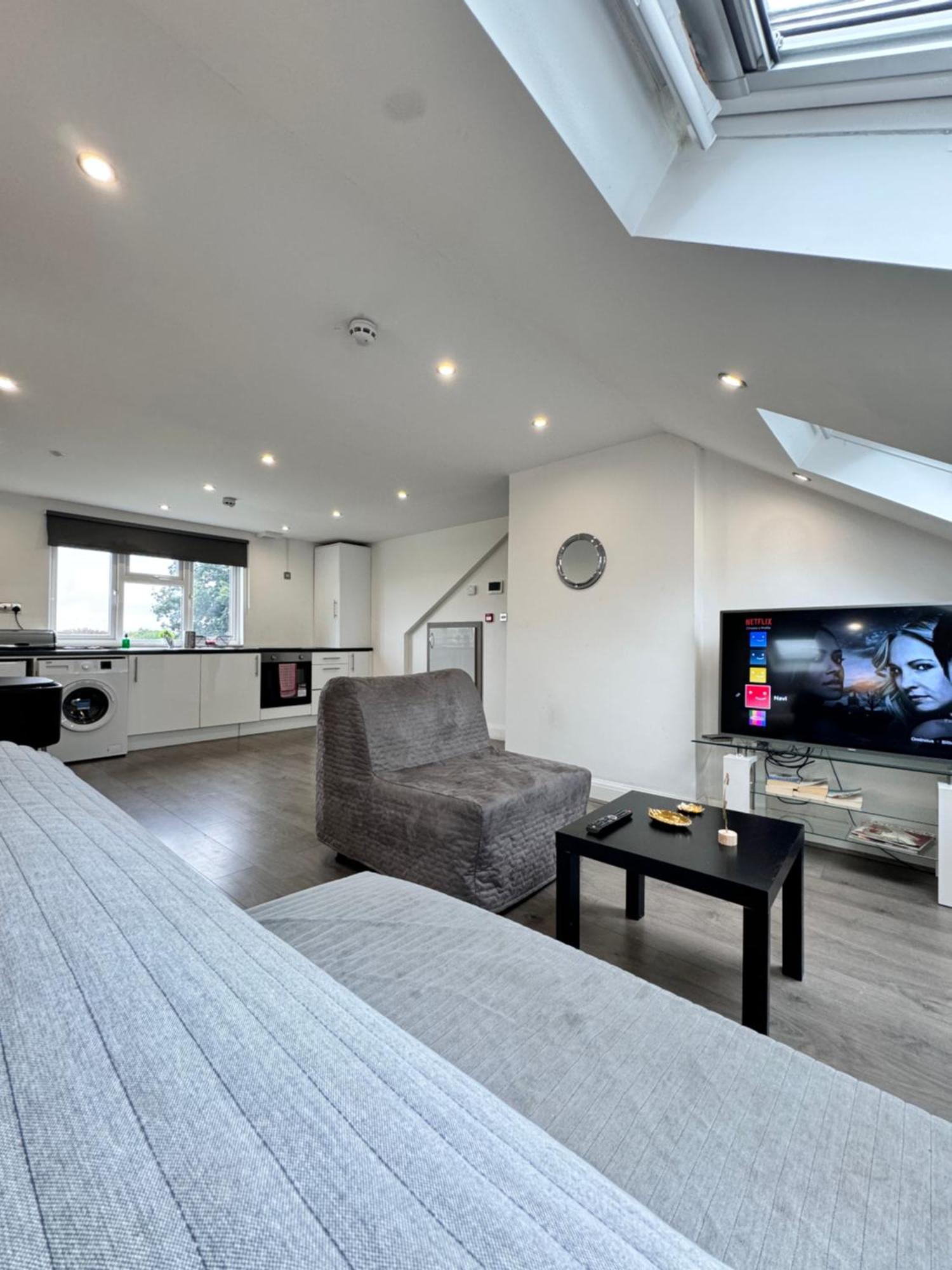 Hatton Apartments Heathrow Airport- Free Parking-Free Underground To And From Heathrow Airport Hatton Cross See Picture-See London Fast Hatton Cross To Central London 30Min Eksteriør billede