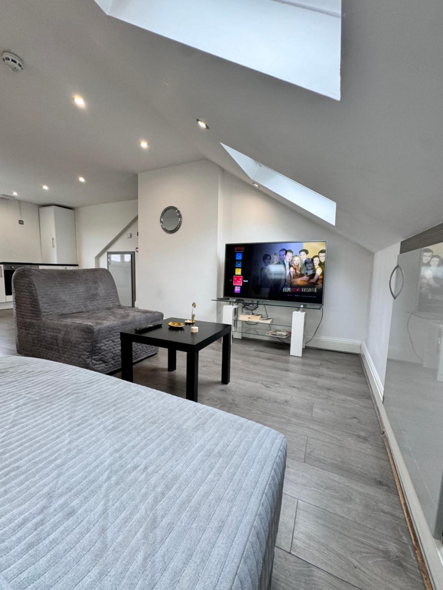 Hatton Apartments Heathrow Airport- Free Parking-Free Underground To And From Heathrow Airport Hatton Cross See Picture-See London Fast Hatton Cross To Central London 30Min Eksteriør billede