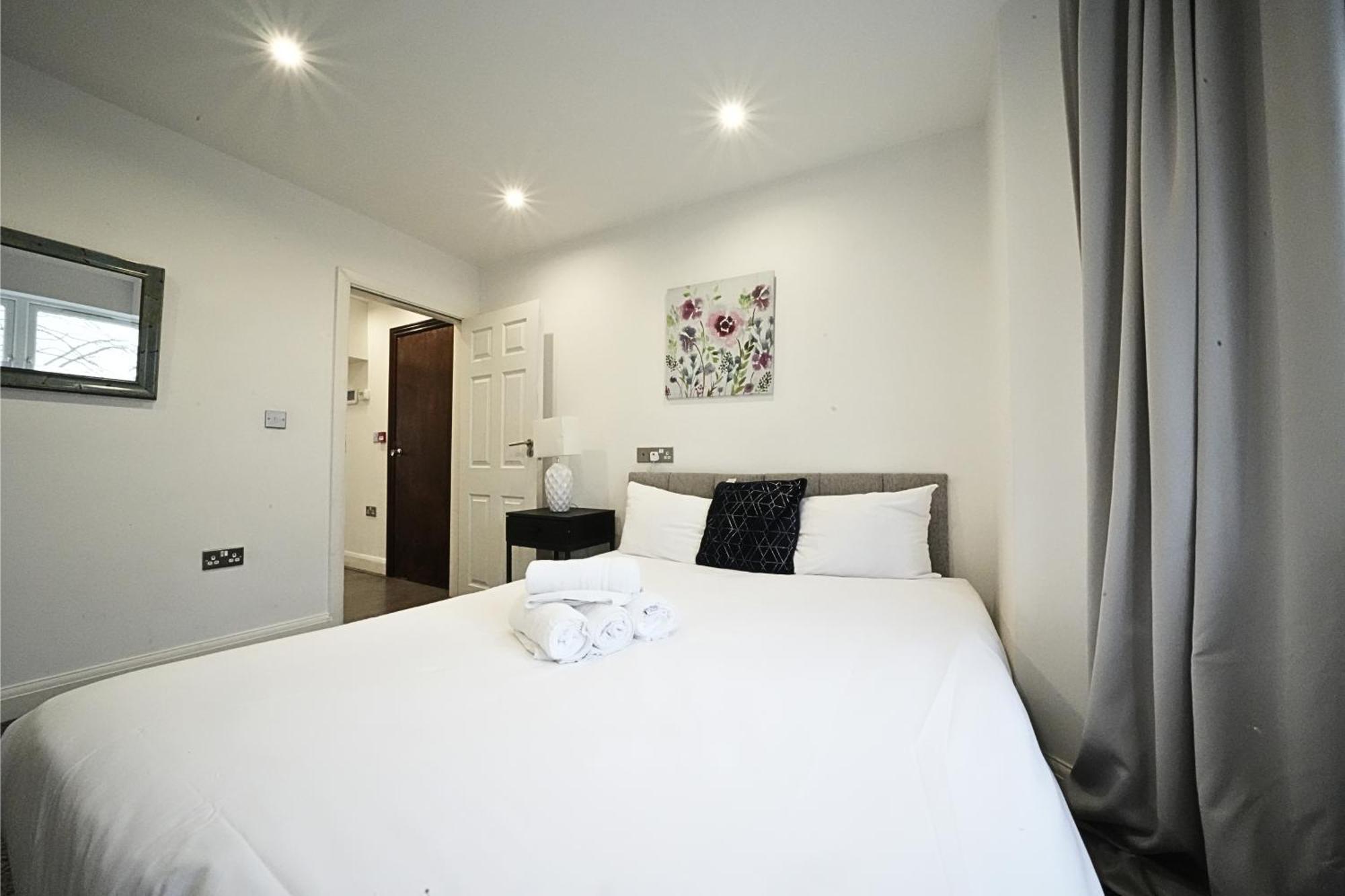Hatton Apartments Heathrow Airport- Free Parking-Free Underground To And From Heathrow Airport Hatton Cross See Picture-See London Fast Hatton Cross To Central London 30Min Eksteriør billede