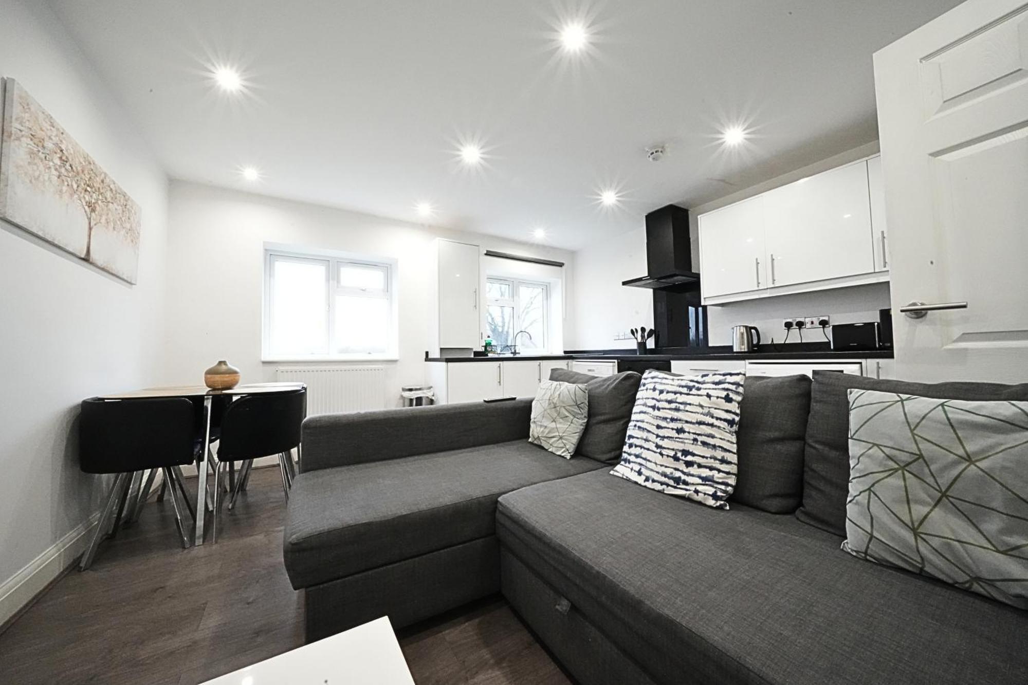 Hatton Apartments Heathrow Airport- Free Parking-Free Underground To And From Heathrow Airport Hatton Cross See Picture-See London Fast Hatton Cross To Central London 30Min Eksteriør billede