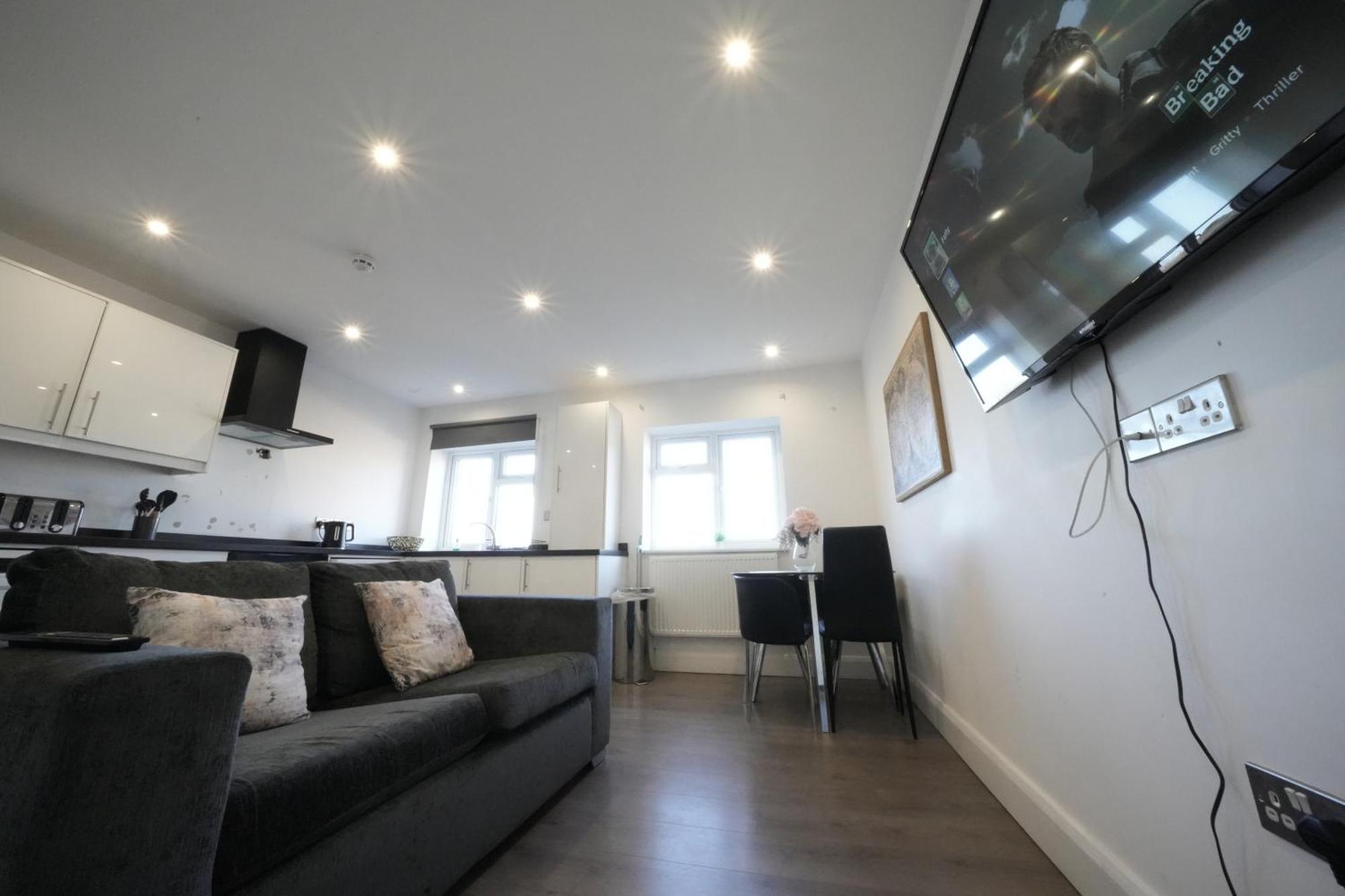 Hatton Apartments Heathrow Airport- Free Parking-Free Underground To And From Heathrow Airport Hatton Cross See Picture-See London Fast Hatton Cross To Central London 30Min Eksteriør billede
