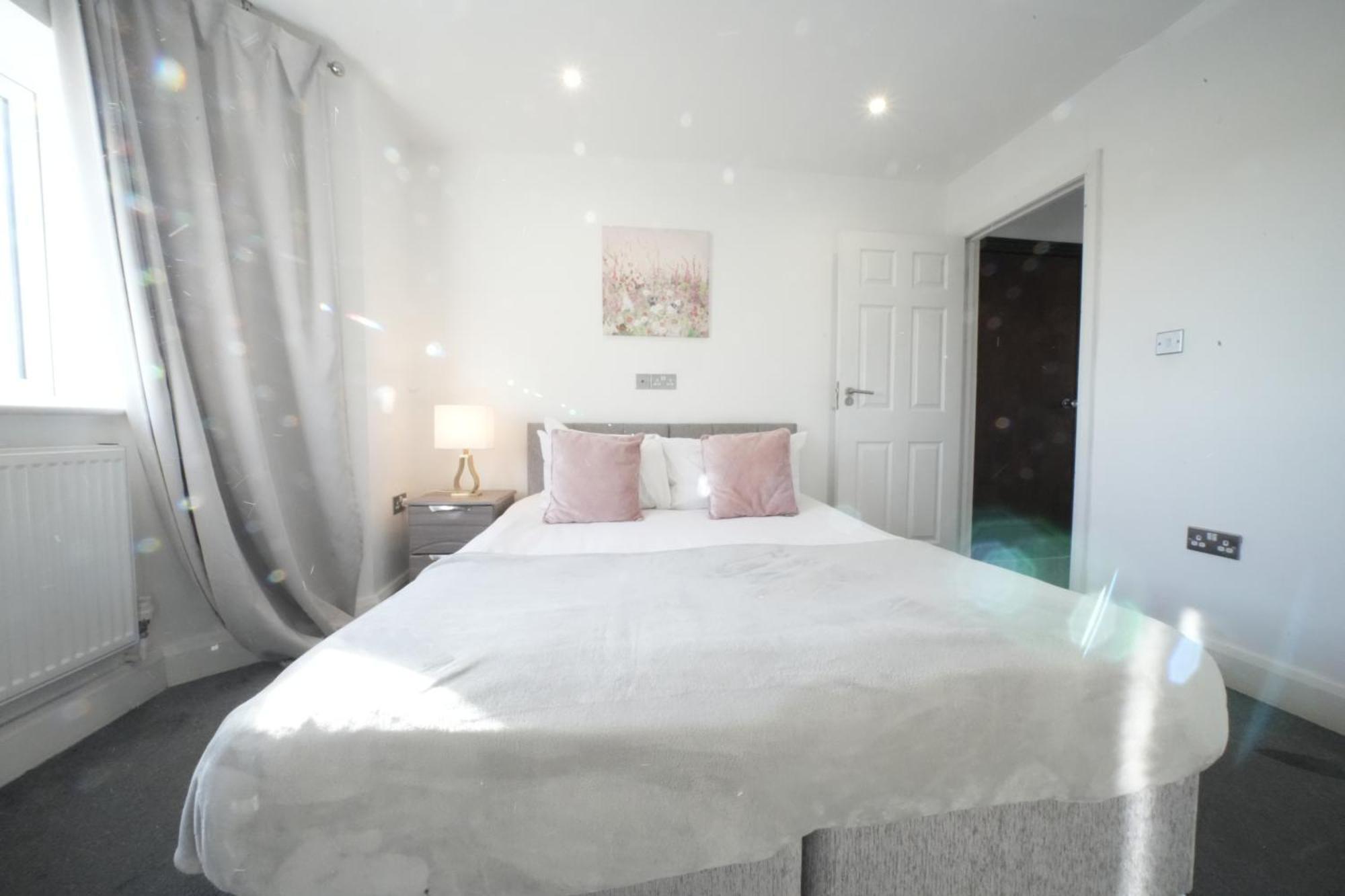 Hatton Apartments Heathrow Airport- Free Parking-Free Underground To And From Heathrow Airport Hatton Cross See Picture-See London Fast Hatton Cross To Central London 30Min Eksteriør billede
