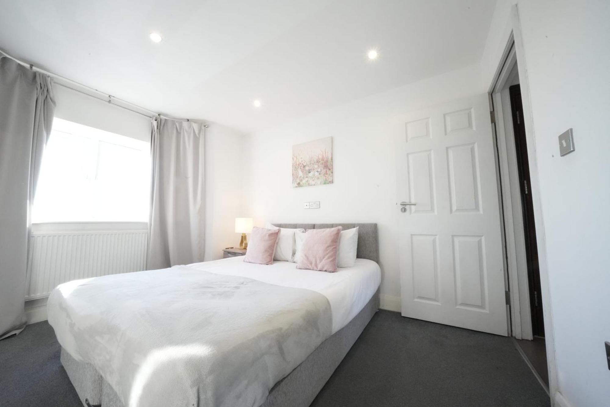 Hatton Apartments Heathrow Airport- Free Parking-Free Underground To And From Heathrow Airport Hatton Cross See Picture-See London Fast Hatton Cross To Central London 30Min Eksteriør billede