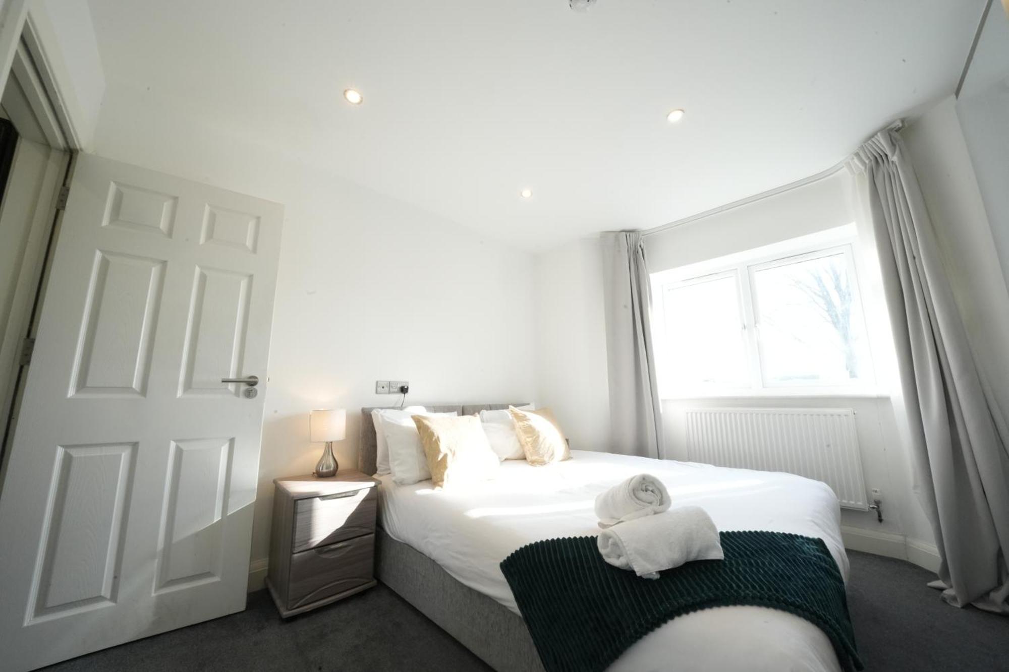 Hatton Apartments Heathrow Airport- Free Parking-Free Underground To And From Heathrow Airport Hatton Cross See Picture-See London Fast Hatton Cross To Central London 30Min Eksteriør billede