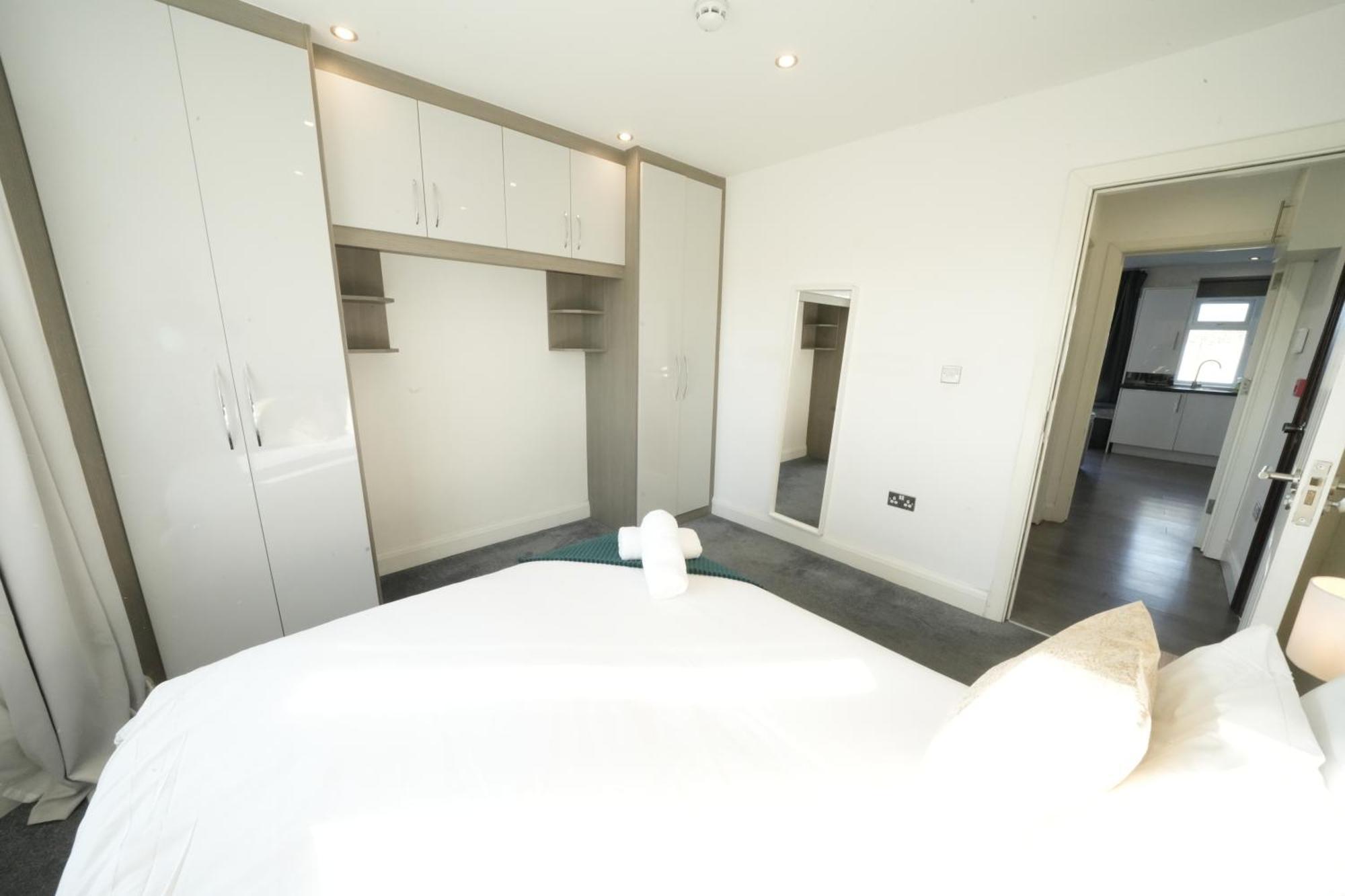 Hatton Apartments Heathrow Airport- Free Parking-Free Underground To And From Heathrow Airport Hatton Cross See Picture-See London Fast Hatton Cross To Central London 30Min Eksteriør billede