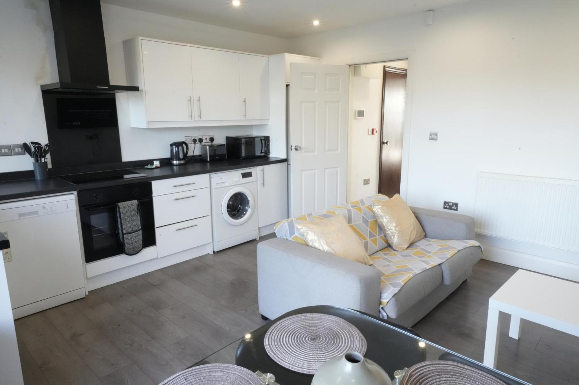 Hatton Apartments Heathrow Airport- Free Parking-Free Underground To And From Heathrow Airport Hatton Cross See Picture-See London Fast Hatton Cross To Central London 30Min Eksteriør billede