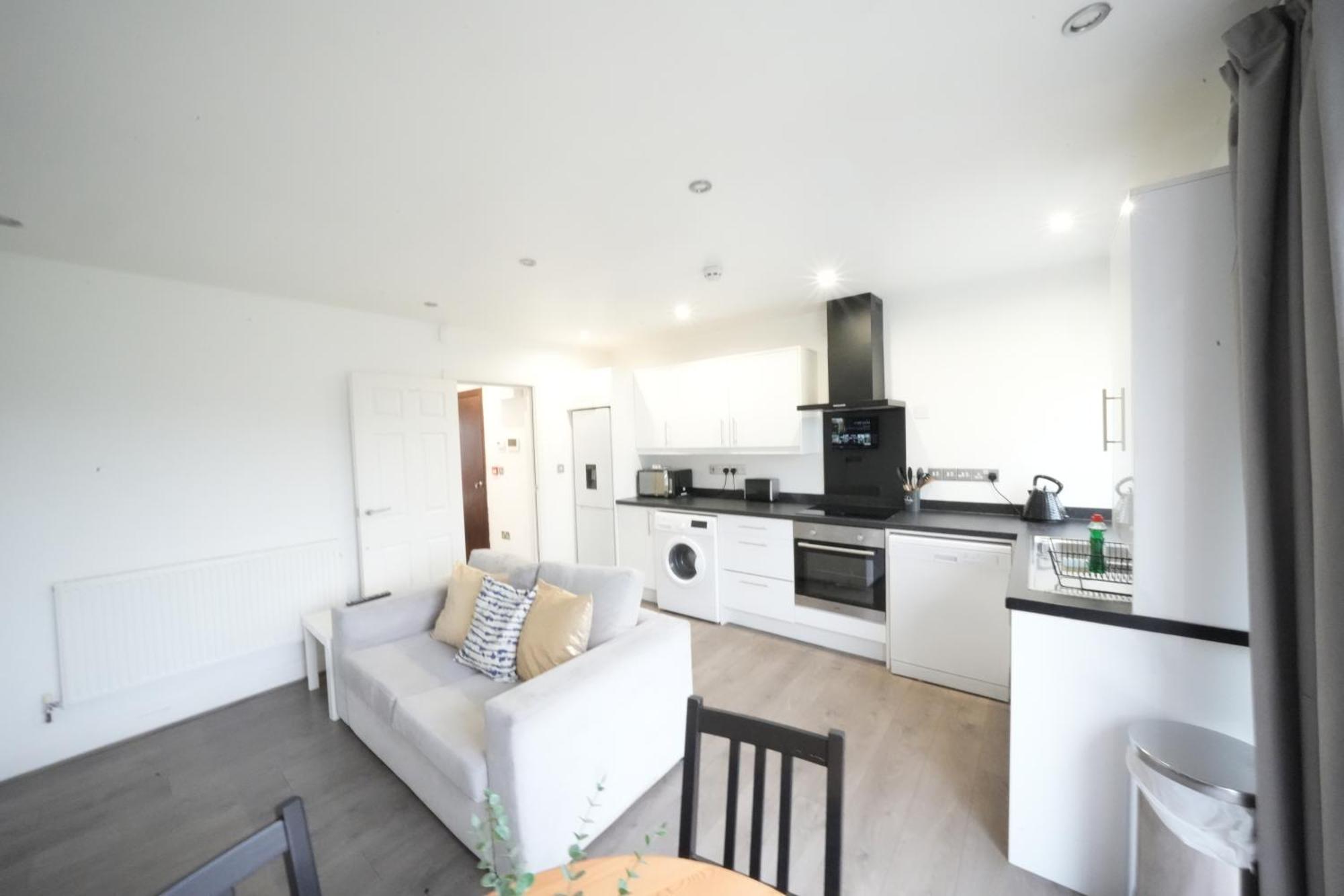 Hatton Apartments Heathrow Airport- Free Parking-Free Underground To And From Heathrow Airport Hatton Cross See Picture-See London Fast Hatton Cross To Central London 30Min Eksteriør billede