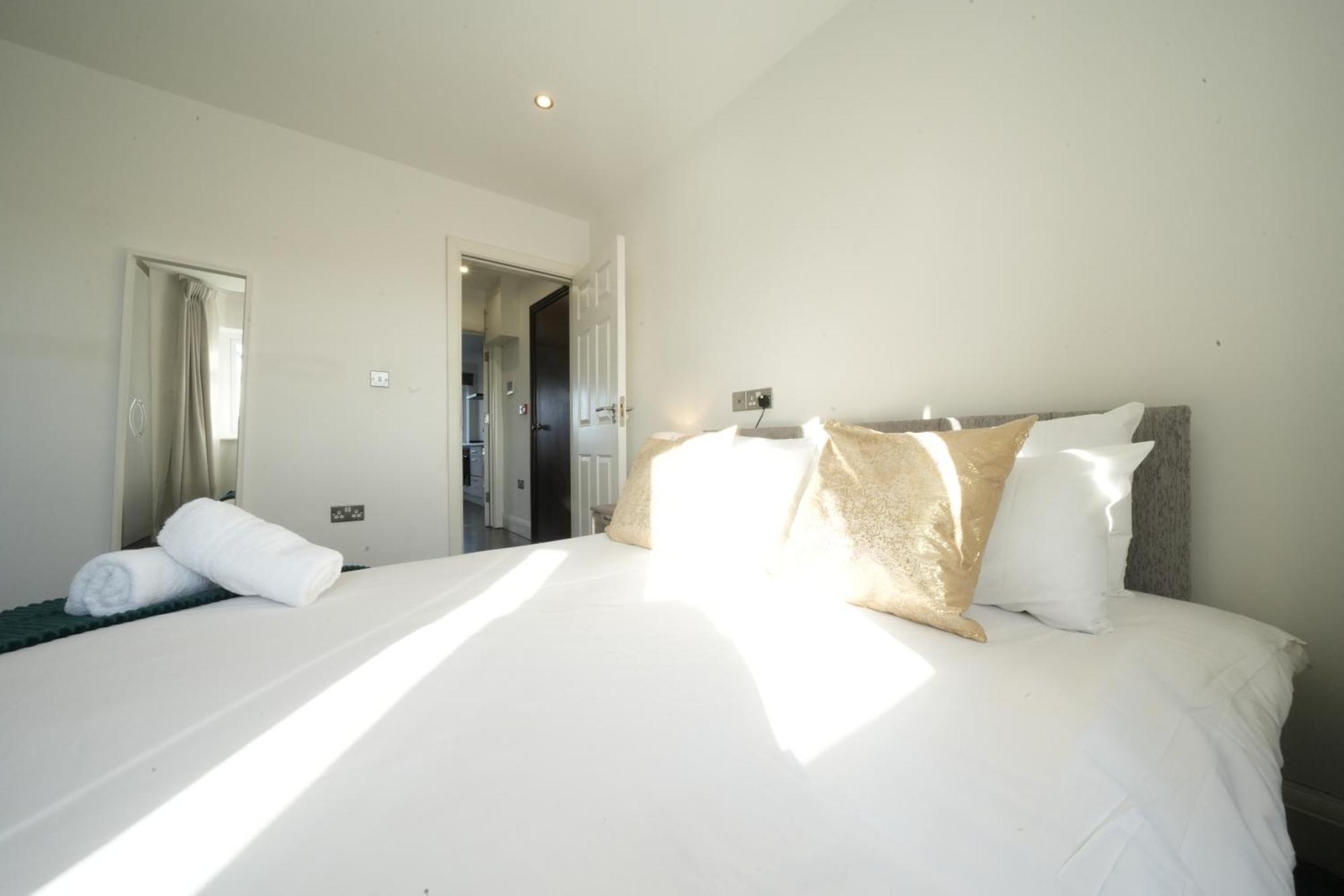 Hatton Apartments Heathrow Airport- Free Parking-Free Underground To And From Heathrow Airport Hatton Cross See Picture-See London Fast Hatton Cross To Central London 30Min Eksteriør billede