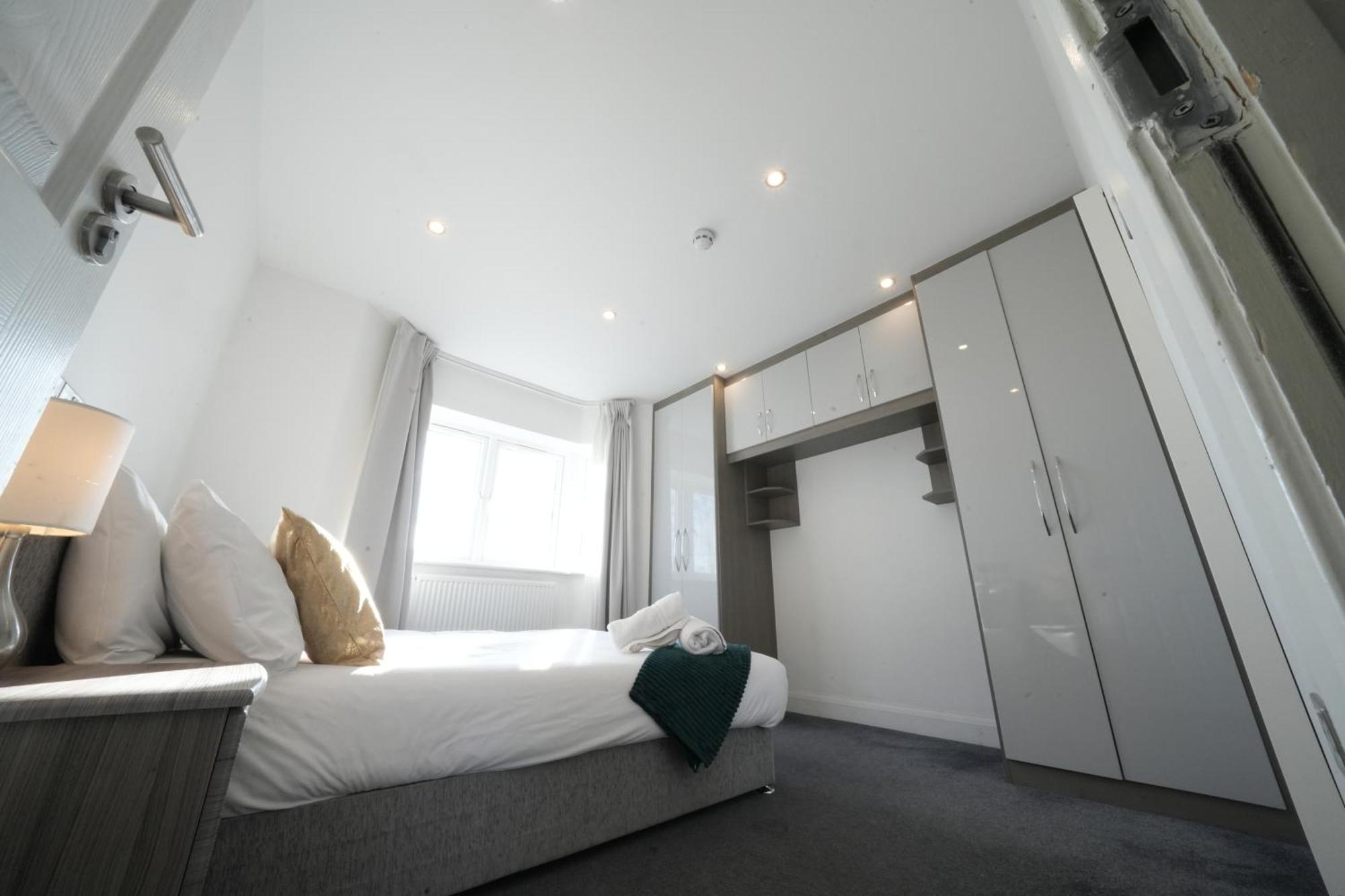 Hatton Apartments Heathrow Airport- Free Parking-Free Underground To And From Heathrow Airport Hatton Cross See Picture-See London Fast Hatton Cross To Central London 30Min Eksteriør billede