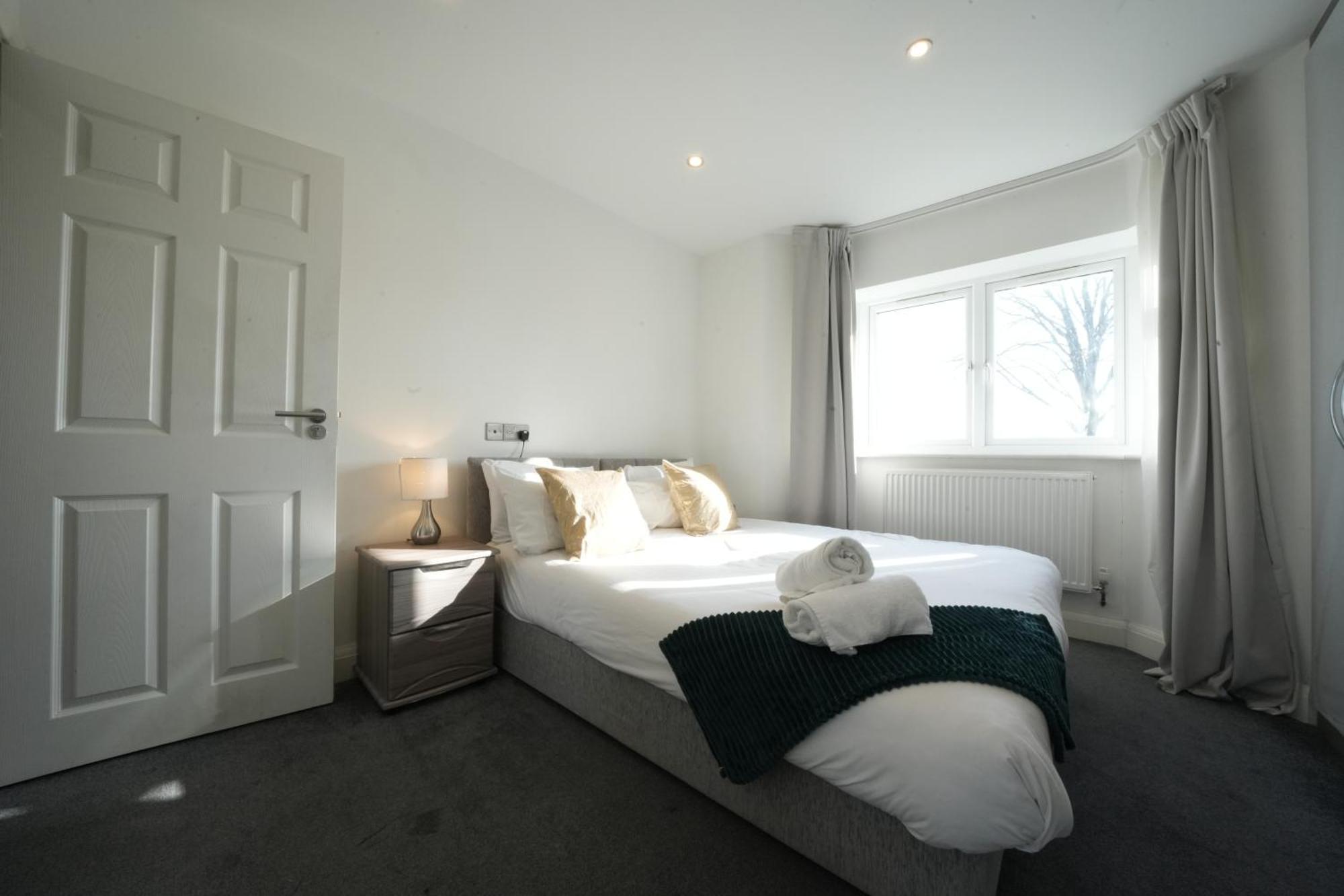 Hatton Apartments Heathrow Airport- Free Parking-Free Underground To And From Heathrow Airport Hatton Cross See Picture-See London Fast Hatton Cross To Central London 30Min Eksteriør billede