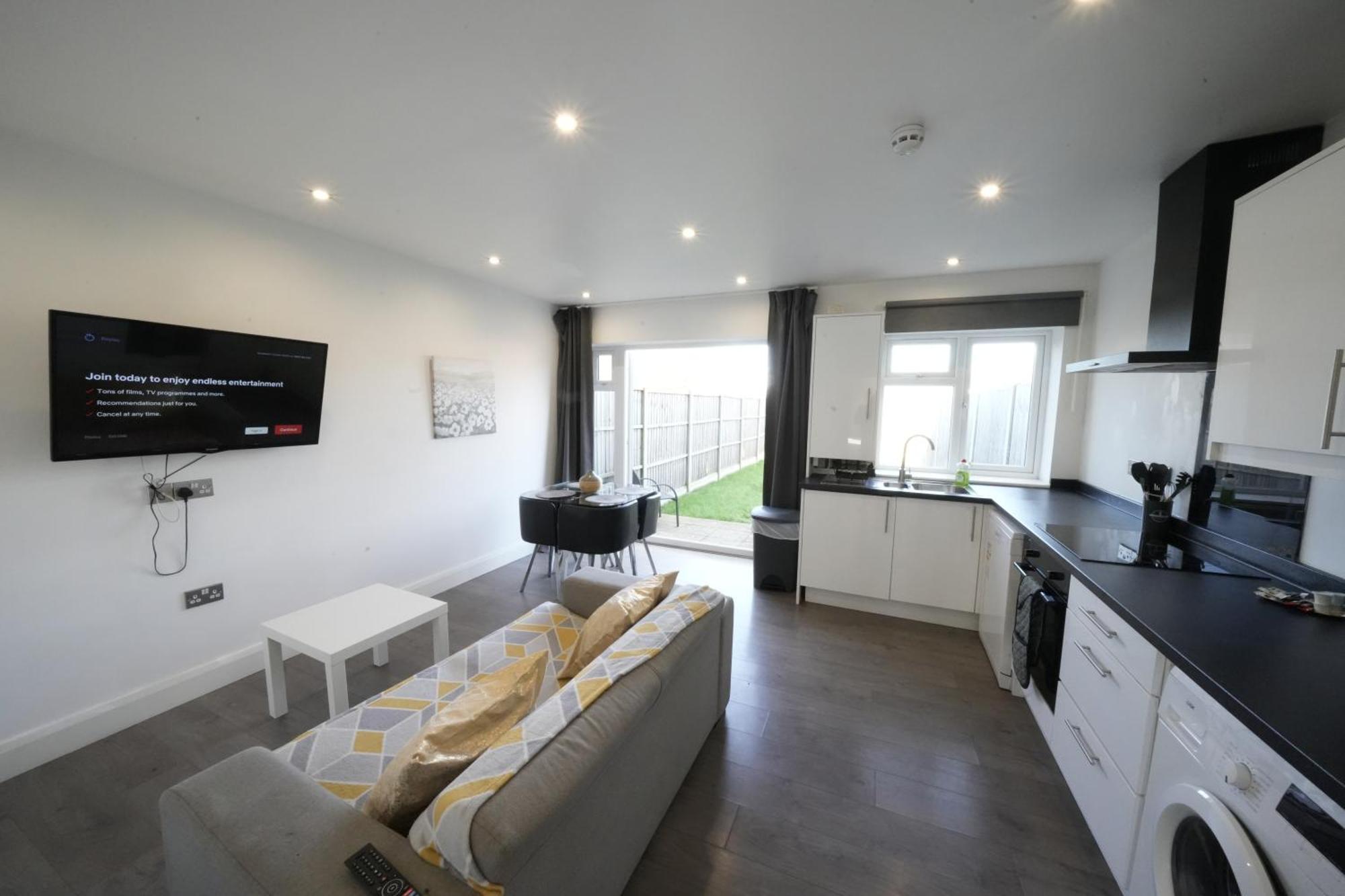 Hatton Apartments Heathrow Airport- Free Parking-Free Underground To And From Heathrow Airport Hatton Cross See Picture-See London Fast Hatton Cross To Central London 30Min Eksteriør billede