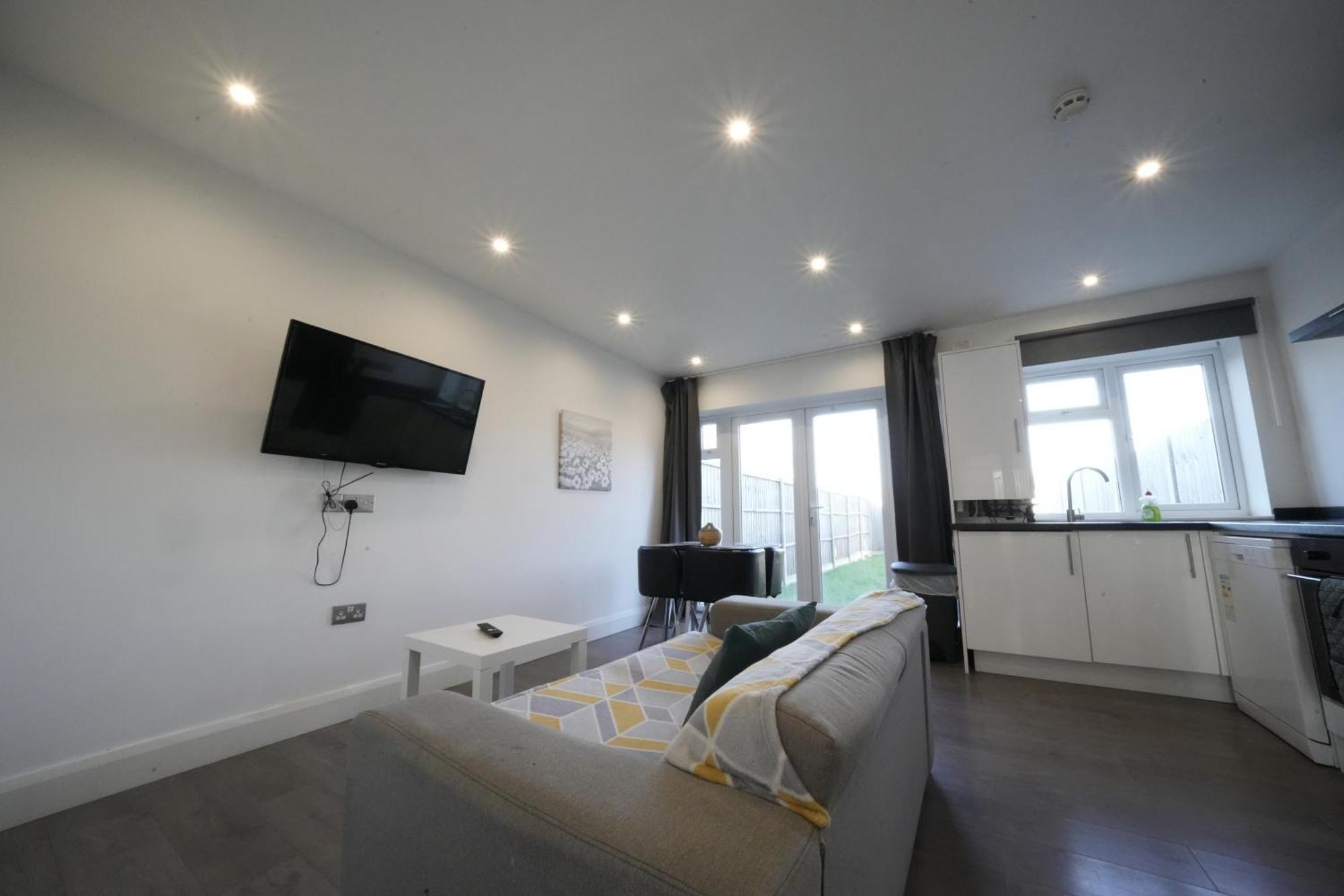 Hatton Apartments Heathrow Airport- Free Parking-Free Underground To And From Heathrow Airport Hatton Cross See Picture-See London Fast Hatton Cross To Central London 30Min Eksteriør billede