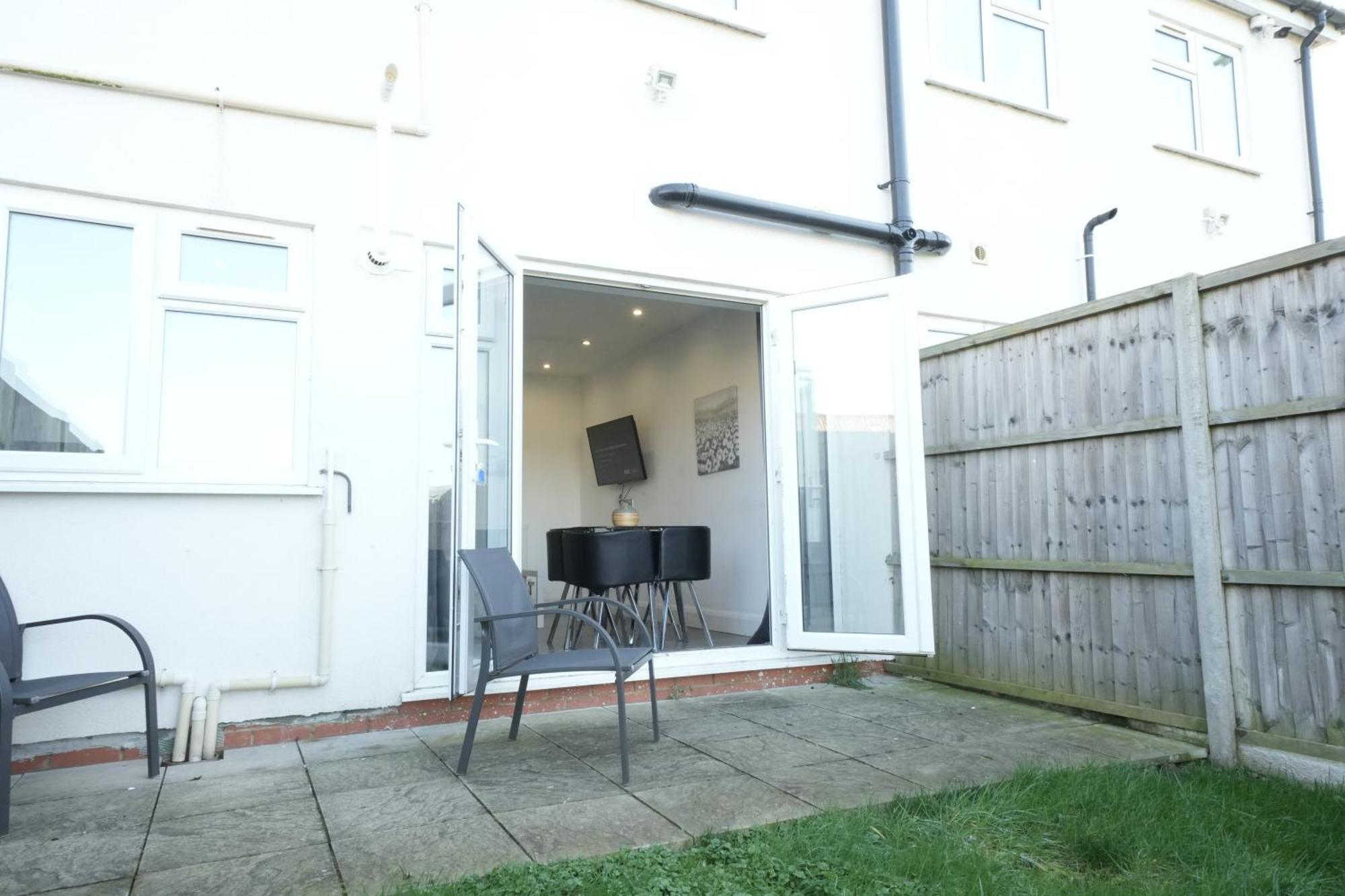 Hatton Apartments Heathrow Airport- Free Parking-Free Underground To And From Heathrow Airport Hatton Cross See Picture-See London Fast Hatton Cross To Central London 30Min Eksteriør billede