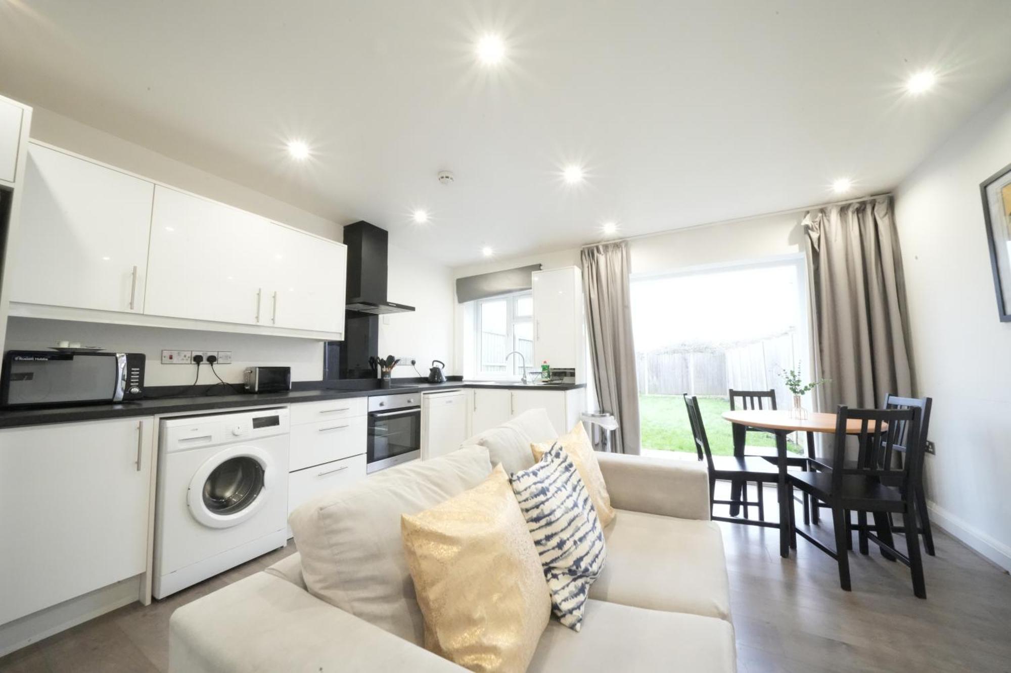 Hatton Apartments Heathrow Airport- Free Parking-Free Underground To And From Heathrow Airport Hatton Cross See Picture-See London Fast Hatton Cross To Central London 30Min Eksteriør billede