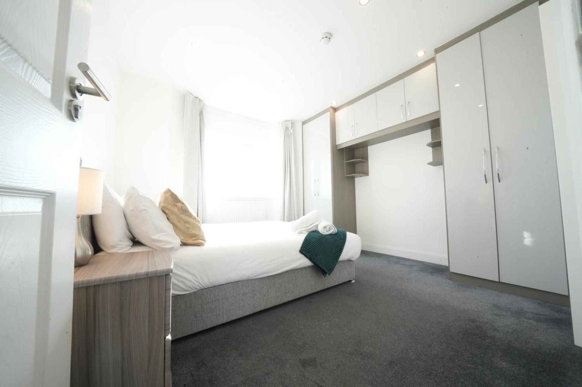 Hatton Apartments Heathrow Airport- Free Parking-Free Underground To And From Heathrow Airport Hatton Cross See Picture-See London Fast Hatton Cross To Central London 30Min Eksteriør billede