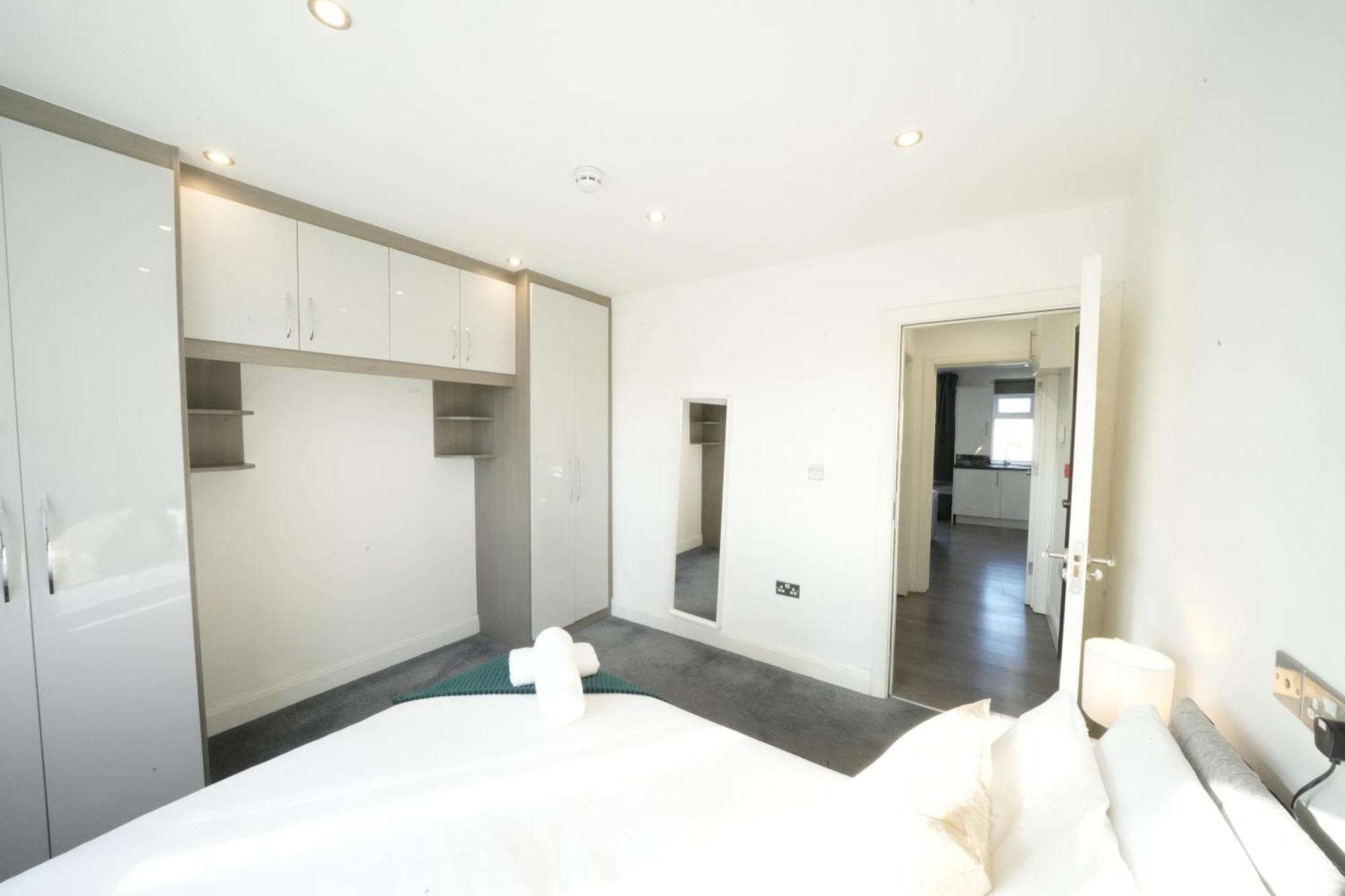 Hatton Apartments Heathrow Airport- Free Parking-Free Underground To And From Heathrow Airport Hatton Cross See Picture-See London Fast Hatton Cross To Central London 30Min Eksteriør billede