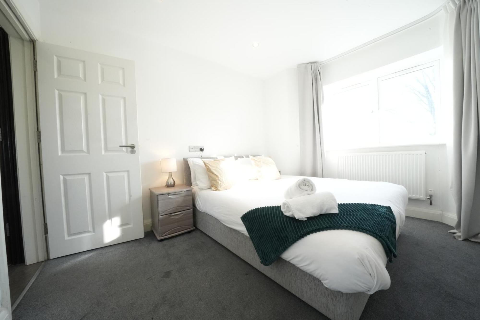 Hatton Apartments Heathrow Airport- Free Parking-Free Underground To And From Heathrow Airport Hatton Cross See Picture-See London Fast Hatton Cross To Central London 30Min Eksteriør billede
