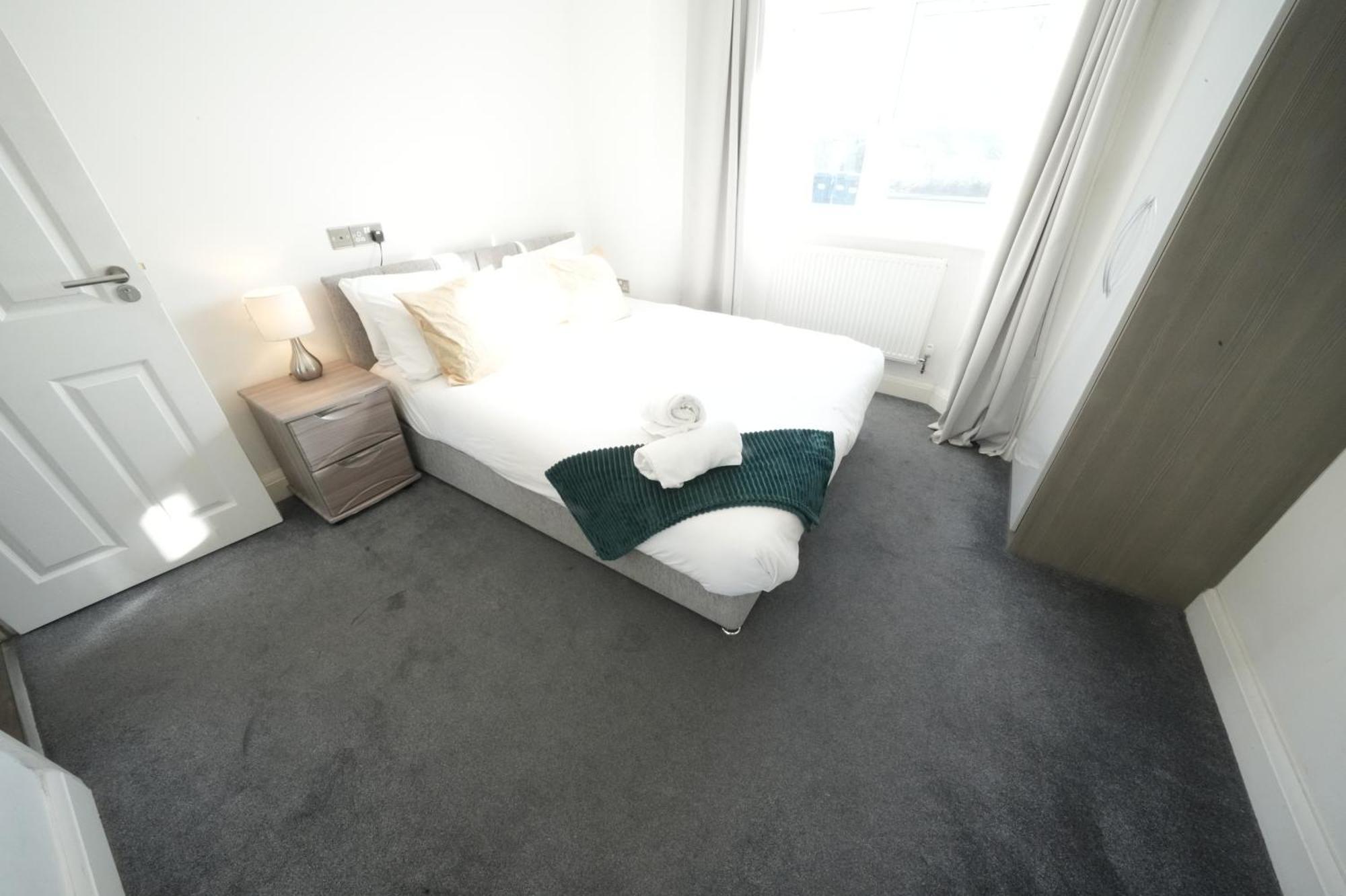 Hatton Apartments Heathrow Airport- Free Parking-Free Underground To And From Heathrow Airport Hatton Cross See Picture-See London Fast Hatton Cross To Central London 30Min Eksteriør billede