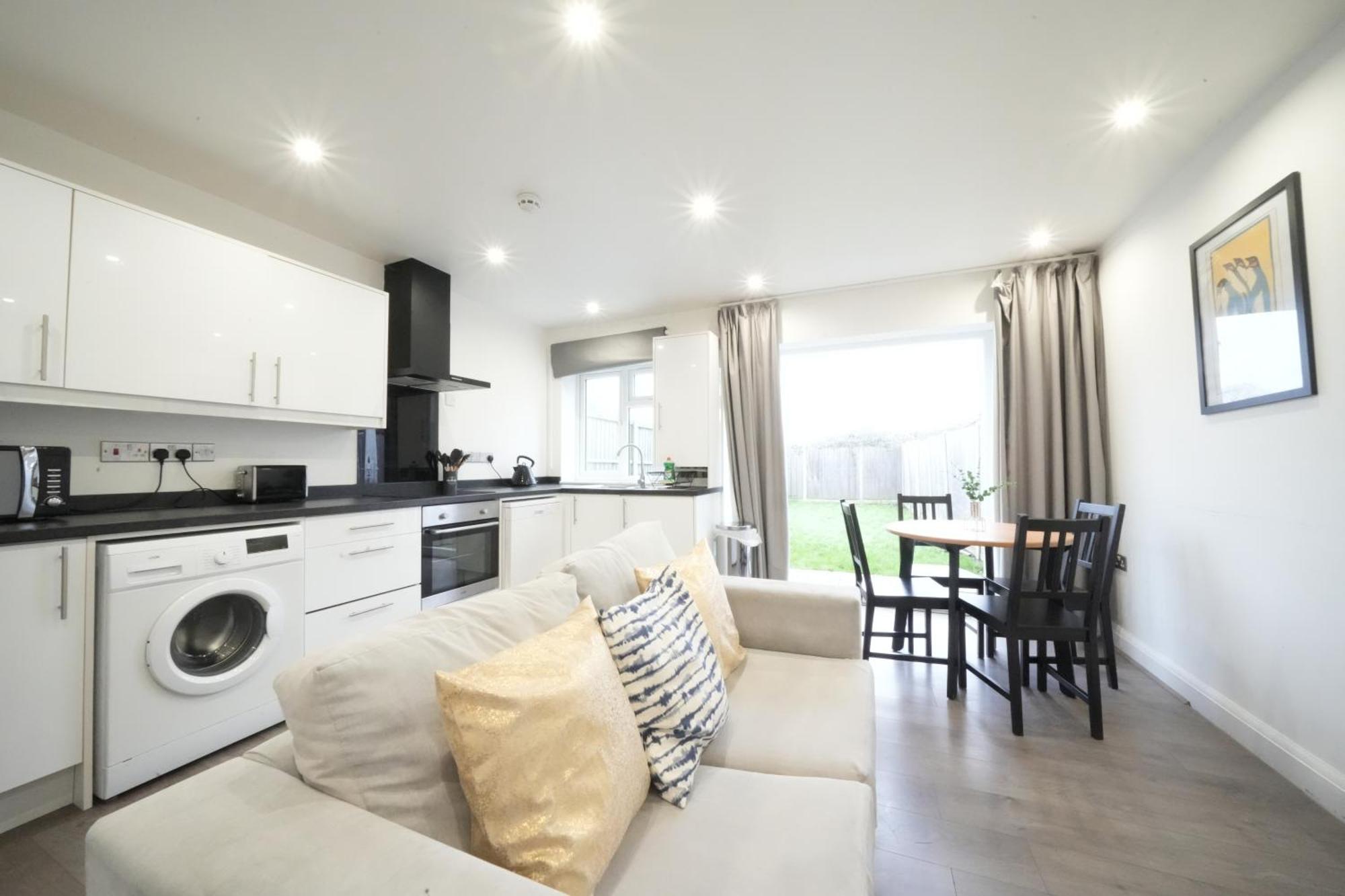 Hatton Apartments Heathrow Airport- Free Parking-Free Underground To And From Heathrow Airport Hatton Cross See Picture-See London Fast Hatton Cross To Central London 30Min Eksteriør billede