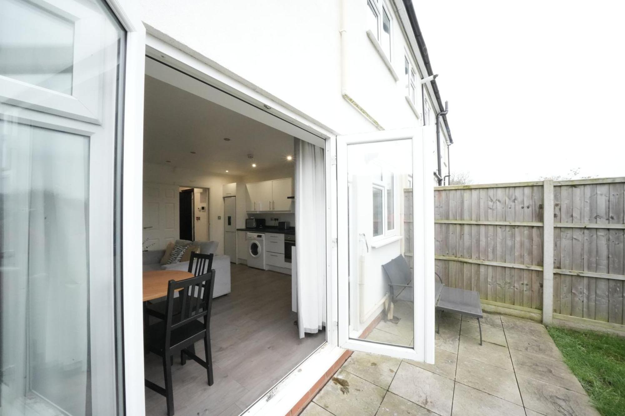 Hatton Apartments Heathrow Airport- Free Parking-Free Underground To And From Heathrow Airport Hatton Cross See Picture-See London Fast Hatton Cross To Central London 30Min Eksteriør billede