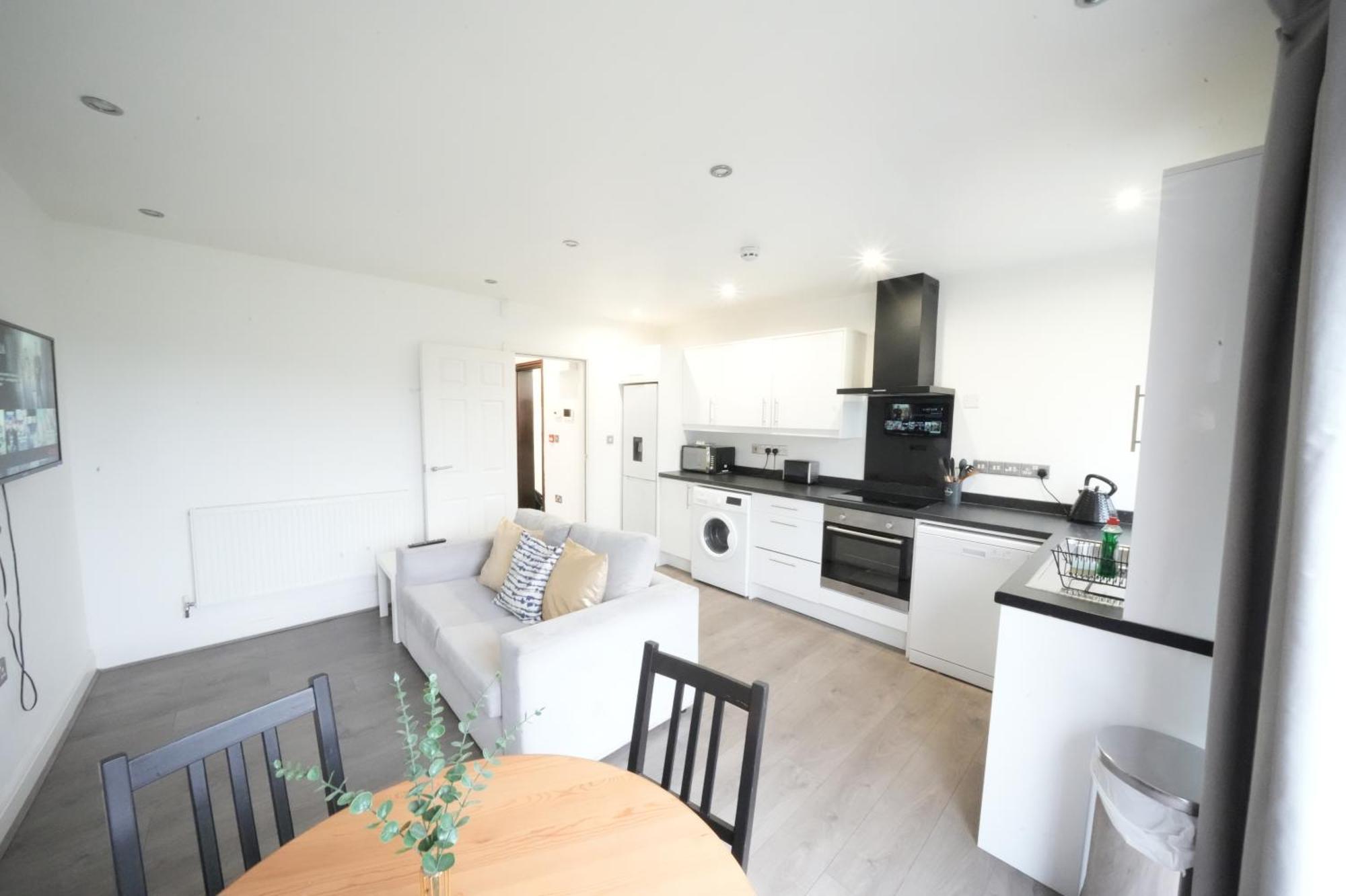 Hatton Apartments Heathrow Airport- Free Parking-Free Underground To And From Heathrow Airport Hatton Cross See Picture-See London Fast Hatton Cross To Central London 30Min Eksteriør billede