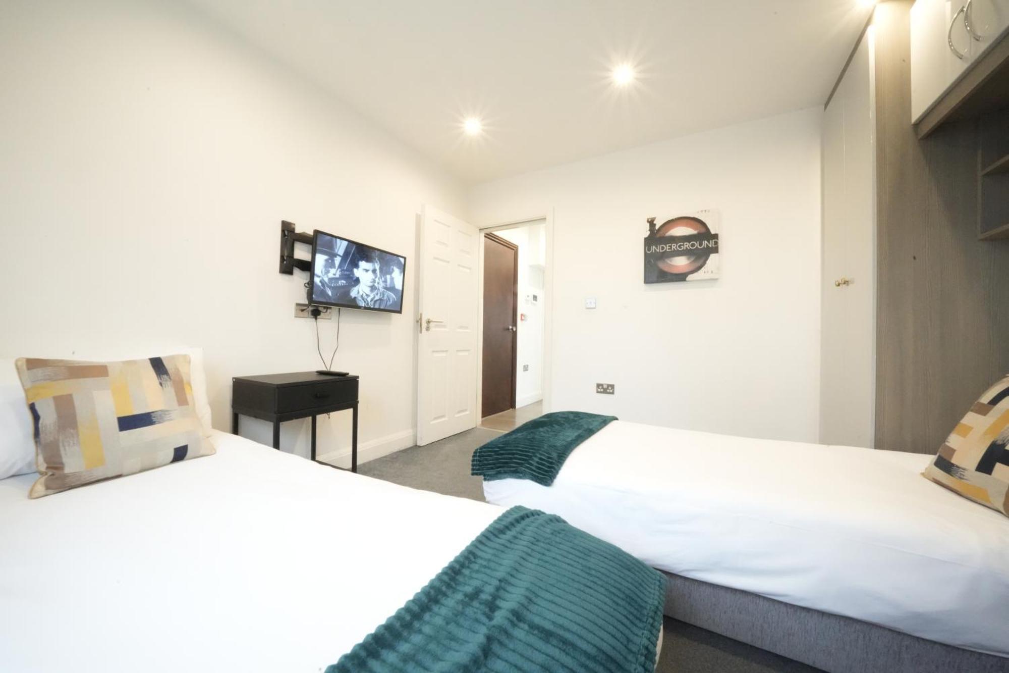 Hatton Apartments Heathrow Airport- Free Parking-Free Underground To And From Heathrow Airport Hatton Cross See Picture-See London Fast Hatton Cross To Central London 30Min Eksteriør billede